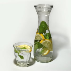 Water met een smaakje: citroen en munt